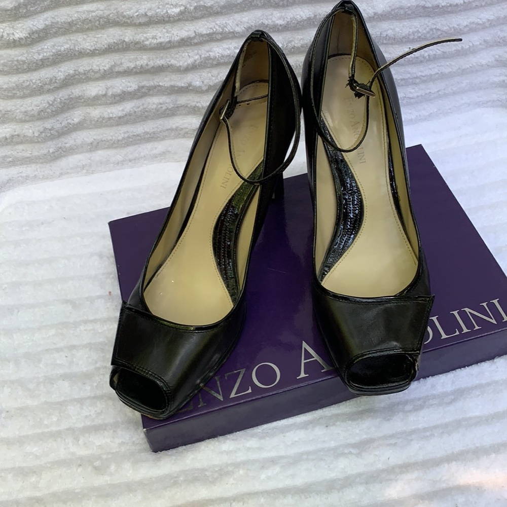 Enzo Angiolini black leather peep toe heels